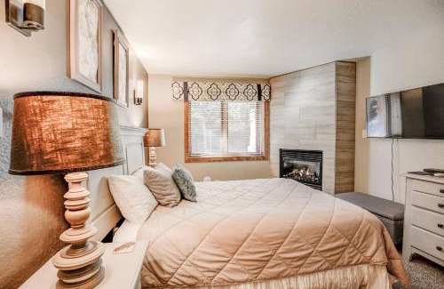 Warrior's Mark House | Chic 2BR Condo-Walk to Main St & Skiing