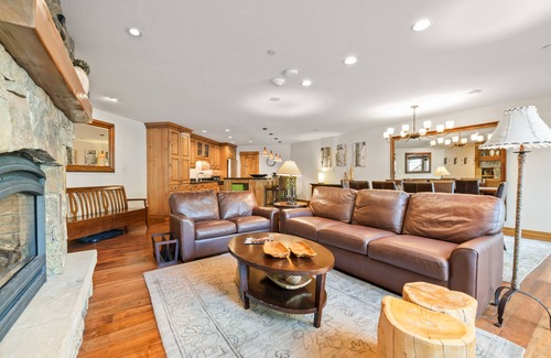 Vail House | Chic Condominium with Gourmet Kitchen