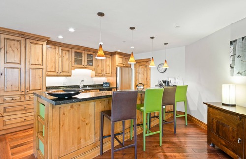 Vail House | Chic Condominium with Gourmet Kitchen