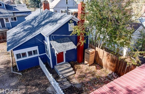 Central Colorado Springs Cottage | City Center Cottage | Netflix, Mtns & Adventure!