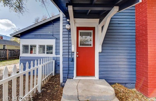 Central Colorado Springs Cottage | City Center Cottage | Netflix, Mtns & Adventure!