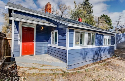 Central Colorado Springs Cottage | City Center Cottage | Netflix, Mtns & Adventure!