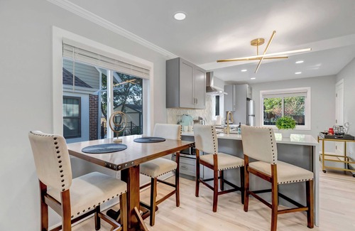 Congress Park House | City Living|Sleeps 4|Walkable|Fenced In Yard
