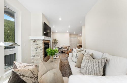 Lakeside Village Apartment | Clearwater Lofts 205 Building 3 by Summit County Mountain Retreats