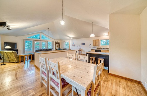 Whitepine Cabin | Close to Monarch and Salida with Mountain Views from the Hot Tub