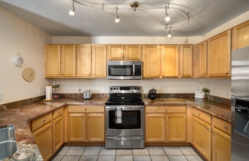 Steamboat Springs Condo | Close to Resort! On Free Shuttle Route! Shared Hot Tub!