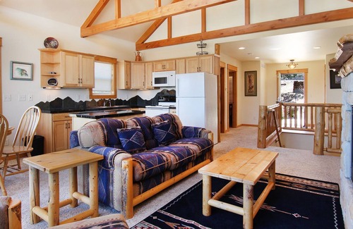 Estes Park Condo | Comanche Peak 39 - 2 Br Condo with 2 Fireplaces - Lake/Mountain Views!
