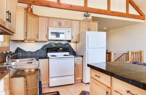 Estes Park Condo | Comanche Peak 39 - 2 Br Condo with 2 Fireplaces - Lake/Mountain Views!