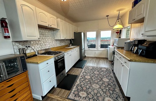 Florissant House | Comanche Pines Trio, A Multi-Unit Mountain Retreat with WIFI and A/C