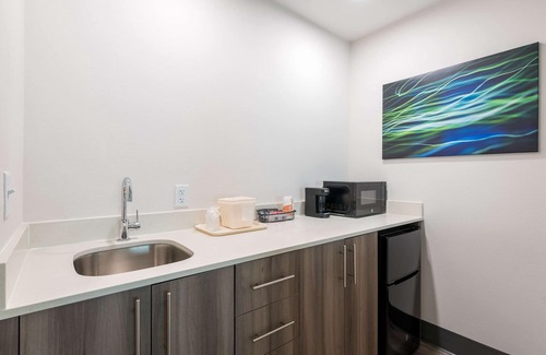Colorado Springs Hotel | Comfort Suites Colorado Springs East -Medical Center Area