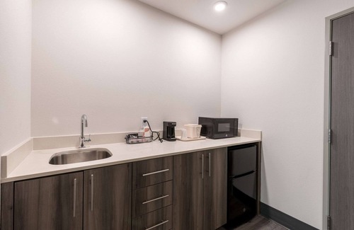 Colorado Springs Hotel | Comfort Suites Colorado Springs East -Medical Center Area