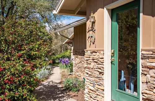 Glenwood Springs House | Comfortable Mountain Home Near Downtown Glenwood & 15 mi. to Skiing!