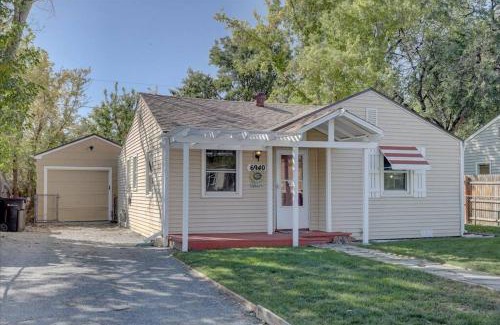 Arvada House | Comfy bungalow and fast Wi-Fi!