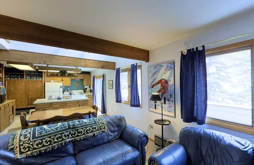 Vail House | Comfy Home with Private Hot Tub and Mountain Views - Short Drive to the Slopes