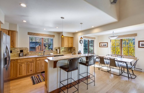 Steamboat Springs Condo | Community Hot Tubs - On Bus Line - Walk to Grocery Store