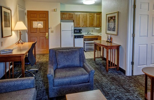 Glendale Condo | Condo ∙ 2 bedrooms ∙ 6 guests
