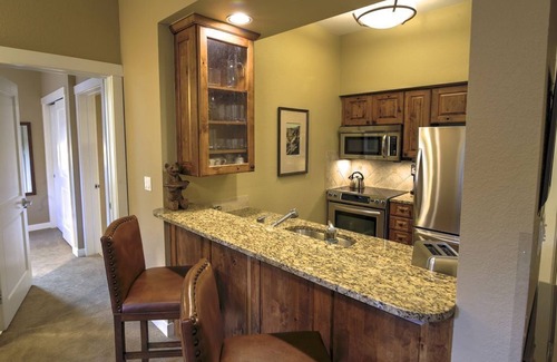 Beaver Creek Condo | Condo just steps to Village & shops, year-round pool, media room access