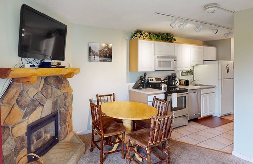 Steamboat Springs Condo | Condo w/mtn views, shared hot tub, sauna & heated outdoor pool