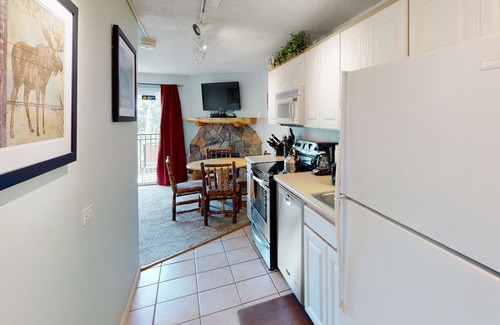 Steamboat Springs Condo | Condo w/mtn views, shared hot tub, sauna & heated outdoor pool