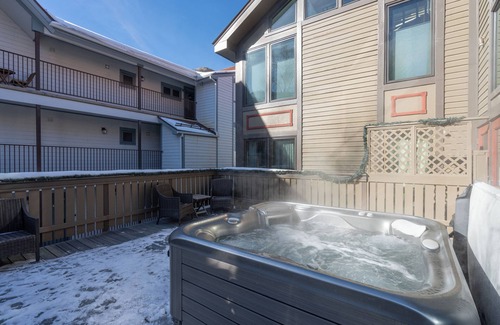 Telluride Condo | Condo with great ski access and heated garage.
