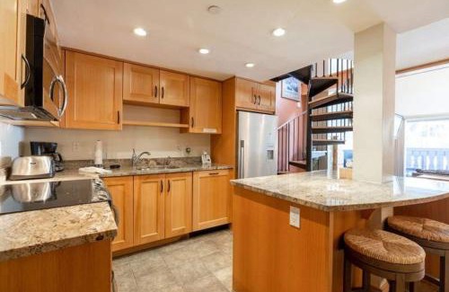 Vail Apartment | Condo with Hot Tub Free Garage Parking