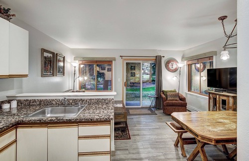 Four O'Clock Condo | Condo with ski in/ski out access and Shared Hot Tub in Prime Location!