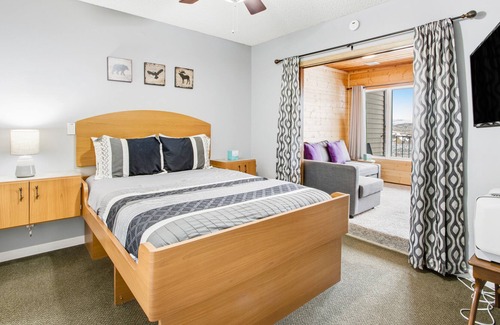 Silvercreek House | Convenient Home Walking Distance to Granby Ranch with Free WiFi & Gas Fireplace