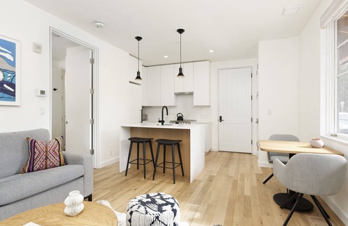 West End Apartment | Convenient One Bedroom in Aspen
