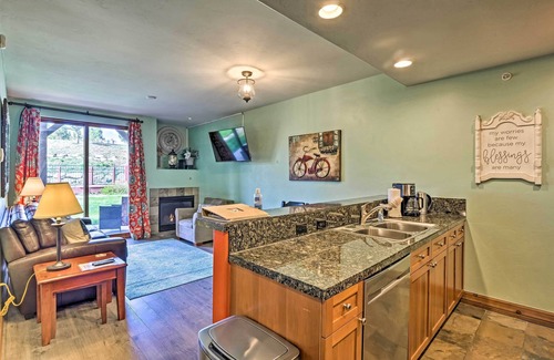 The Highlands Condo | Couple's Ski Condo: 1 Mi to Breckenridge Golf Club