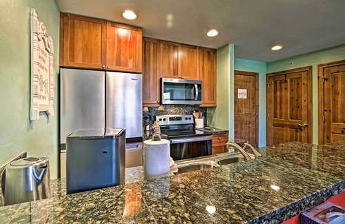The Highlands Condo | Couple's Ski Condo: 1 Mi to Breckenridge Golf Club