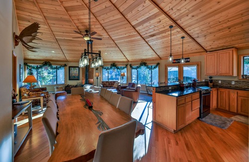Fraser House | COZY, 3500 sf w/lots of Trees, 5 big bedrooms, 3 baths, 4 miles to Winter Park