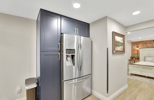 Cheesman Park Apartment | Cozy and Chic 1-Bedroom Apartment in Historic Central Denver - Pet Friendly