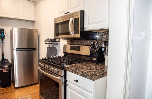 Uptown Condo | Cozy and Quiet Condo in Uptown- Walking Distance to Everything