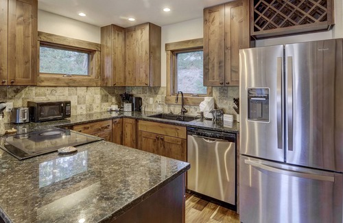 Baldy Mountain Condo | Cozy Breck Condo w Mountain Views and at the Bus Stop