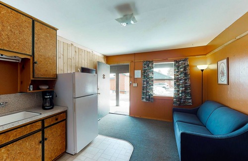 South Fork Cabin | Cozy dog-friendly cabin with grill & free WiFi - 17 miles to skiing