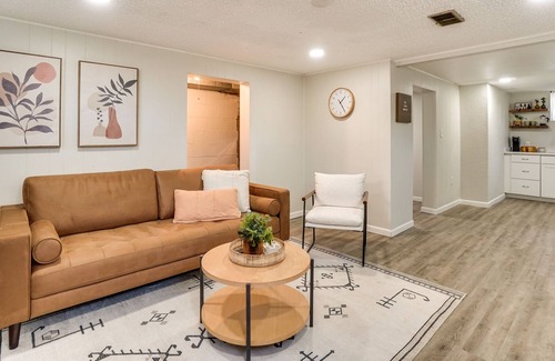 Hanna Farm Neighbors Apartment | Cozy Fort Collins Escape < 2 Mi to Downtown!