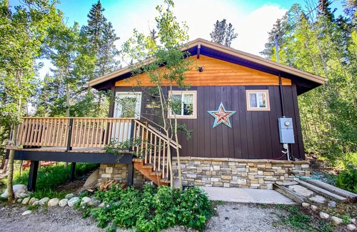 Alma Cabin | Cozy Home Among the Aspens, Pet Friendly w/Outdoor Gas Firepit - Elg Hus