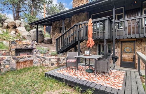 Kerr Gulch House | Cozy lake view cottage - 5 minute walk to downtown and lake!