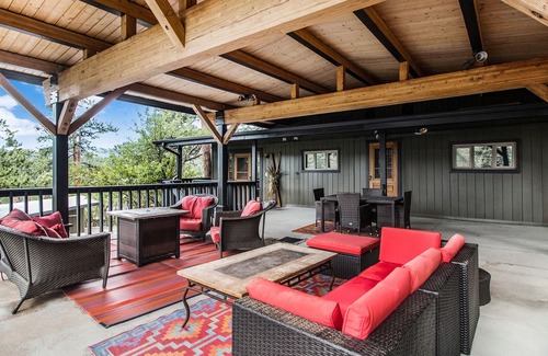 Kerr Gulch House | Cozy lake view cottage - 5 minute walk to downtown and lake!