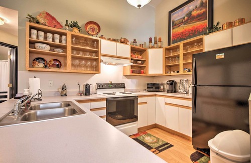 Columbine Valley Condo | Cozy Littleton Condo w/Loft & Patio on Golf Course