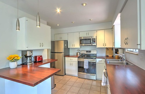 Glenwood Springs House | Cozy Mountain Home w/NEW Hot Tub, Firepit & Deck w/Views, 5 Mi. 2 Pools!