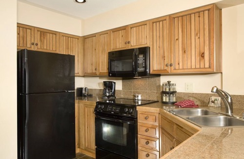 Peak 8 Condo | Cozy Studio Condo with Gas Fireplace