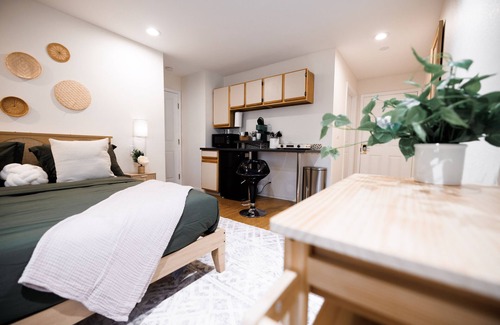 Greenwood Village Apartment | Cozy Studio Gem w/Gym & Shared Pool