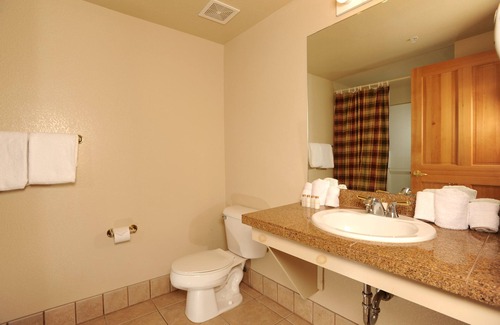 Mountain House Apartment | Cozy Studio | Pool, Hot Tub & Parking!