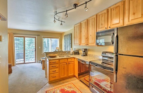 Four O'Clock Condo | Creekside/Walk to Town Dog Friendly 1BR!