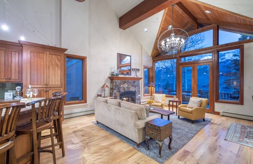 Mountain Village House | CRYSTAL VIEW