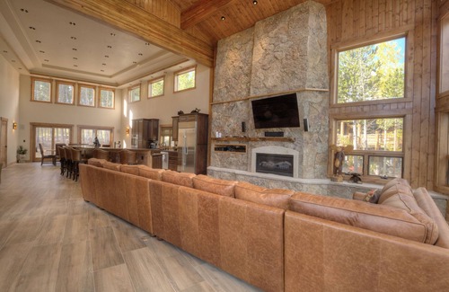 Timber Trail House | Custom 6 Bedroom Ski-in/Ski-out Home with the highest amenities!