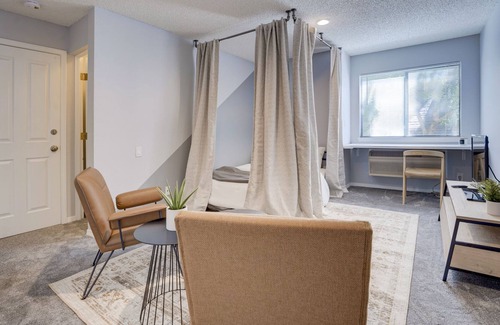 Greenwood Village Apartment | Cute Studio Condo w/ Community Pool, Gym, More!