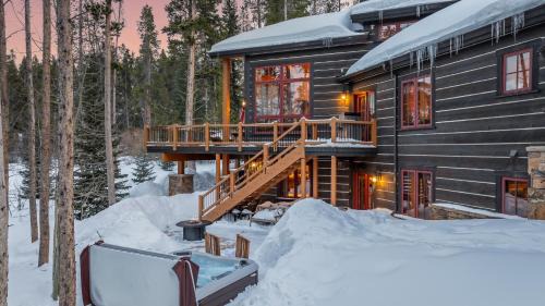 The Highlands House | Cypress Mountain Chalet