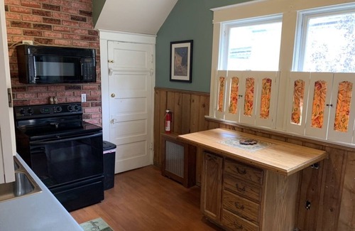 Old Town House | Delightful Downtown Home One Block to Premier Hot Springs